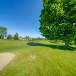 Sunny Condo With Golf Views Near Lake Erie!