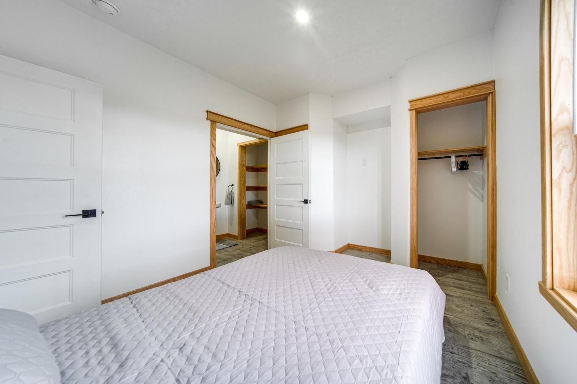 Sunny With Golf Views Near Erie! Apartment *