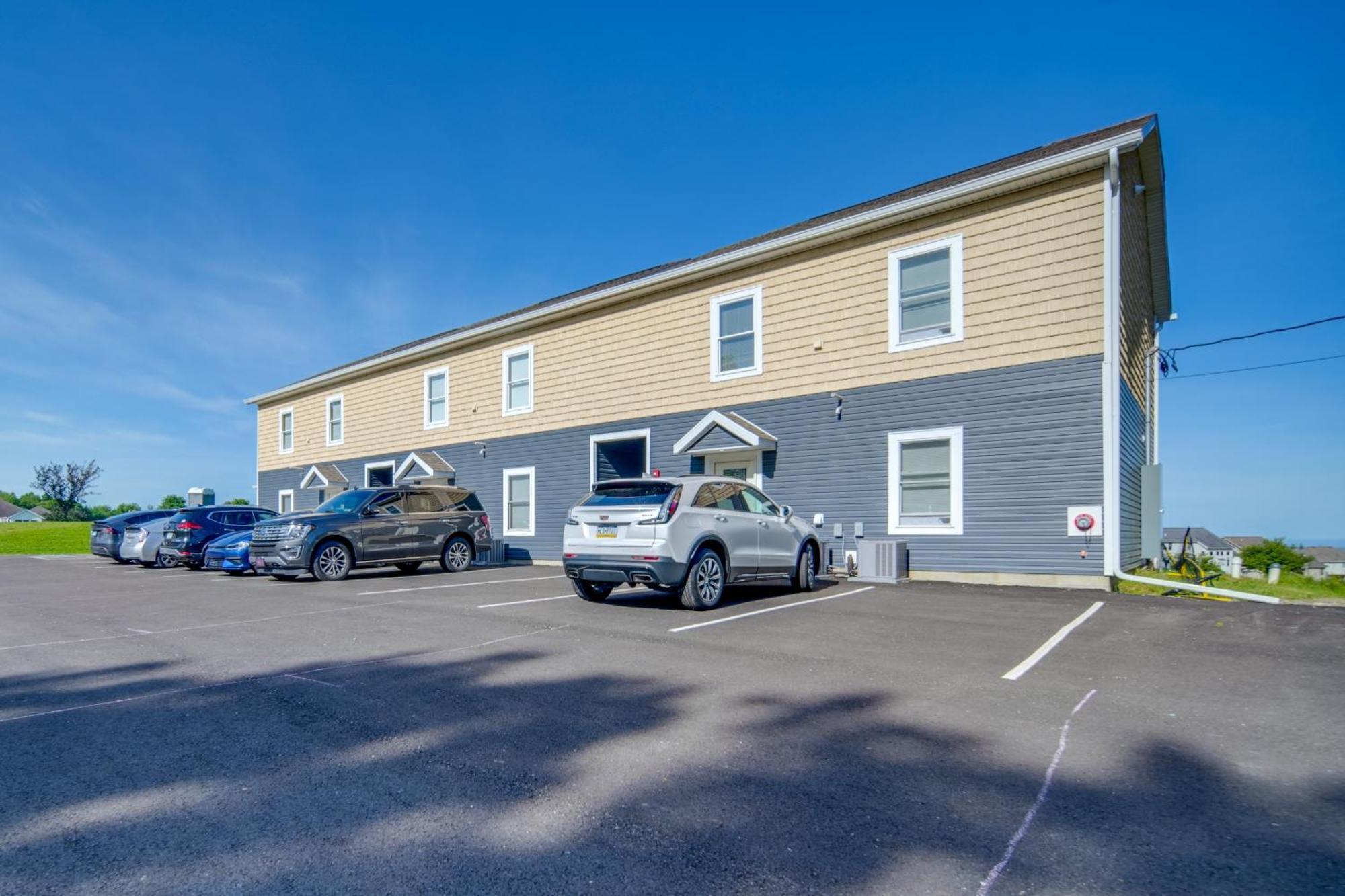 Sunny With Golf Views Near Erie! Erie