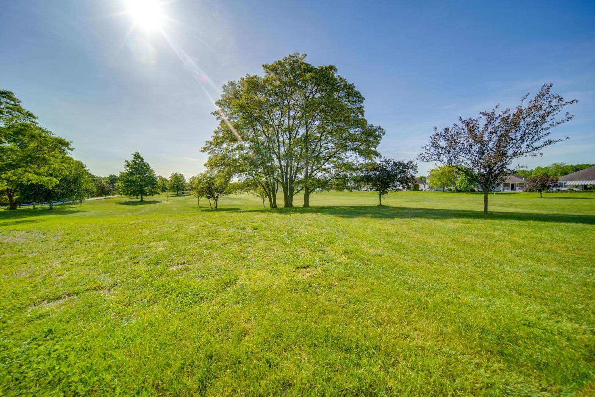 Sunny With Golf Views Near Erie! Apartment *