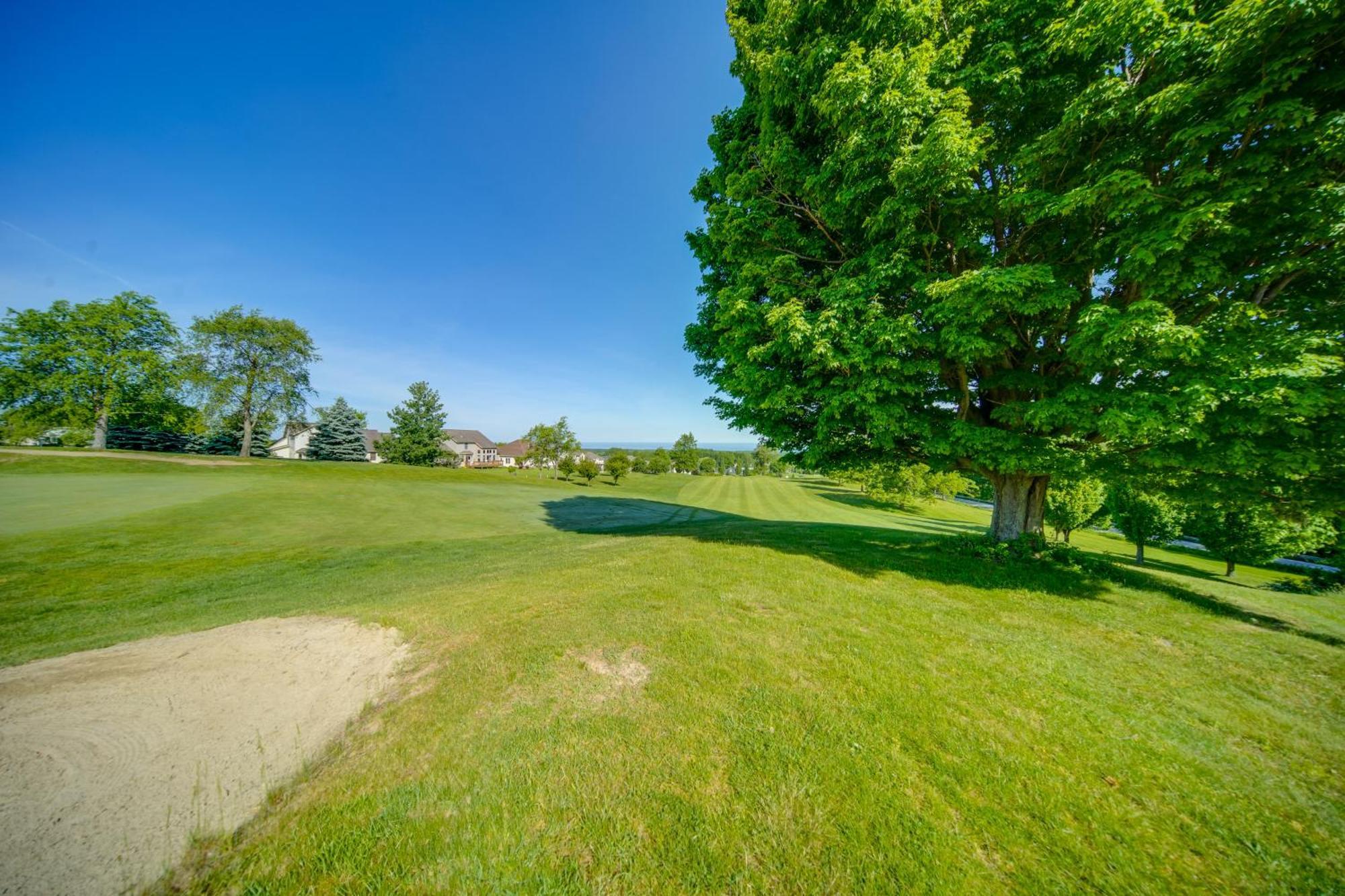Apartment Sunny With Golf Views Near Erie! *