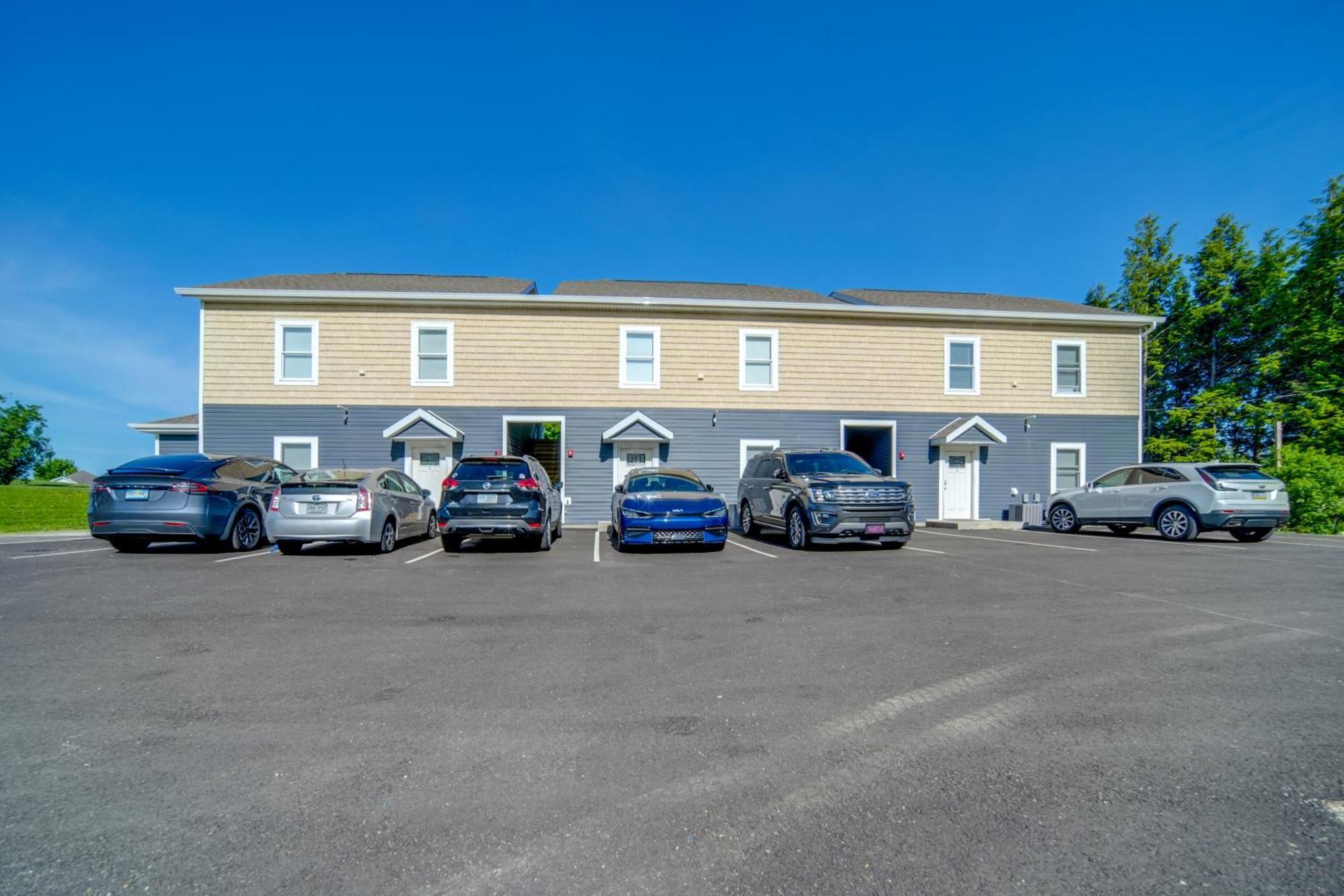 Apartment Sunny With Golf Views Near Erie!